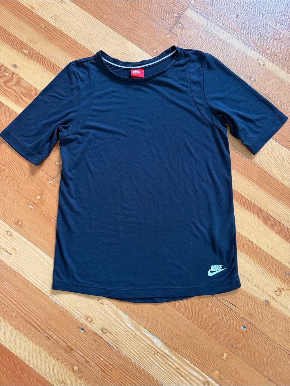 Nike Women’s Essential Sportswear Tee Black Short Sleeve Small